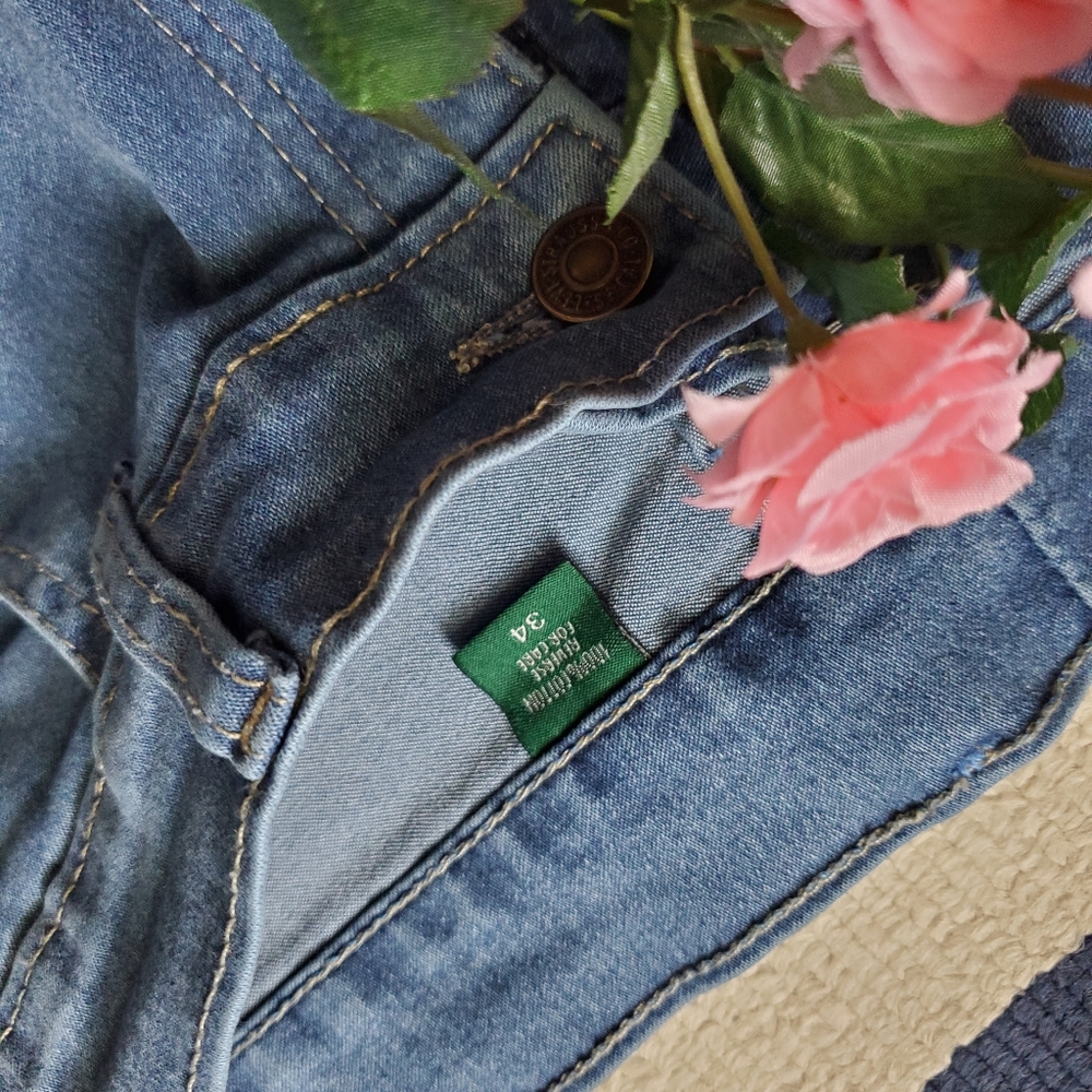 Light Levi's High Rise Jeans - Picture 7 of 9